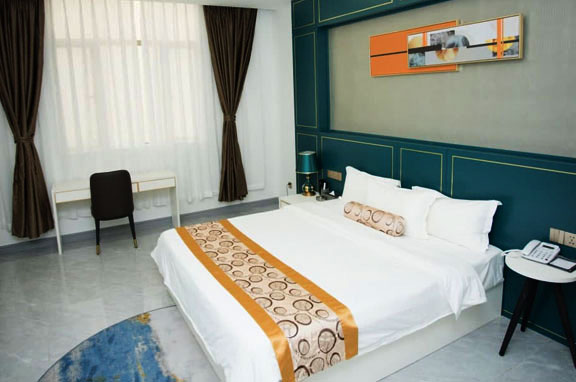 Deluxe Suite